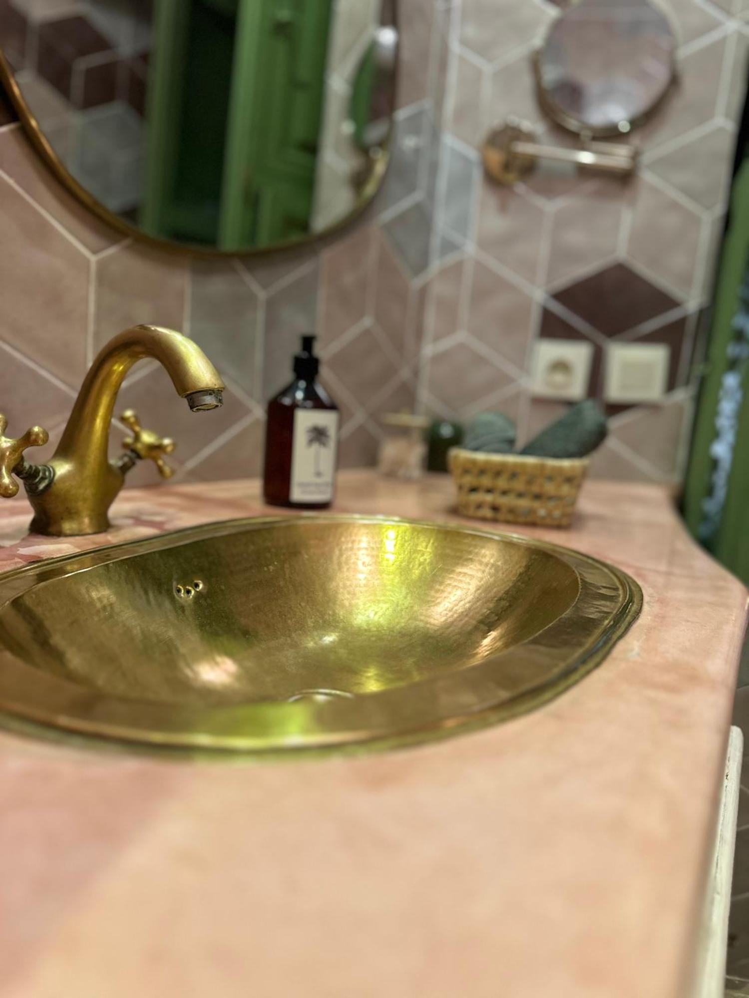 Riad Dar Adal Exclusivite 2 A 6 Personnes Petit Dejeuner Compris Place Jemaa El Fna Марракеш Экстерьер фото